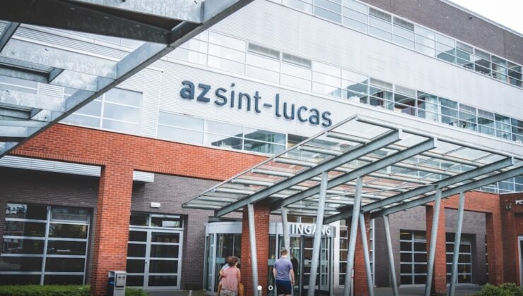 AZ Sint-Lucas hastenesinde bir kıza yumruk atan çalışana hapis cezası