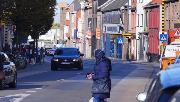 Gent Dampoort’ta çıkan kavgada 19 yaşındaki genç ağır yaralandı, 45 yaşındaki şüpheli tutuklandı.