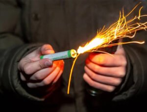 Almanya’da havai fişek kazasında iki genç hayatını kaybetti