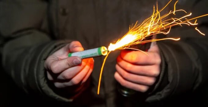 Almanya’da havai fişek kazasında iki genç hayatını kaybetti