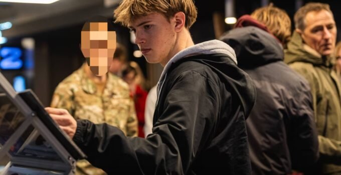 Belçikada, gönüllü askerlik hizmeti için iki saatte 1.700’den fazla kayıt başvurusu yapıldı.