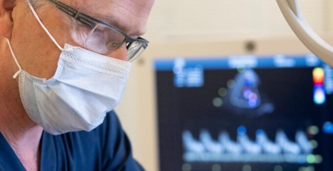 Belçika Flaman bölgesindeki birçok hastane yeniden maske kullanımını zorunlu hale getiriyor.