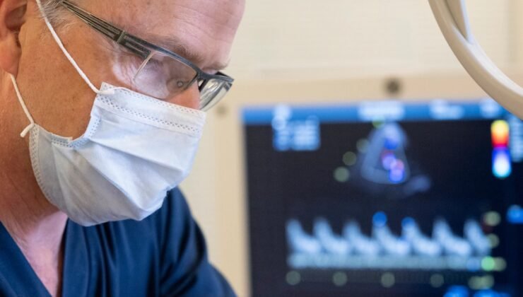 Belçika Flaman bölgesindeki birçok hastane yeniden maske kullanımını zorunlu hale getiriyor.