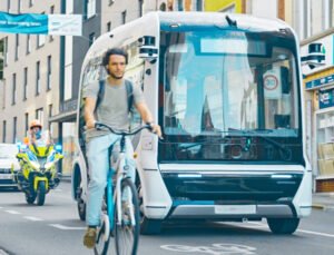 Belçika’da, De Lijn toplu taşıma şirketinin işlettiği sürücüsüz otobüsler hizmete girdi.