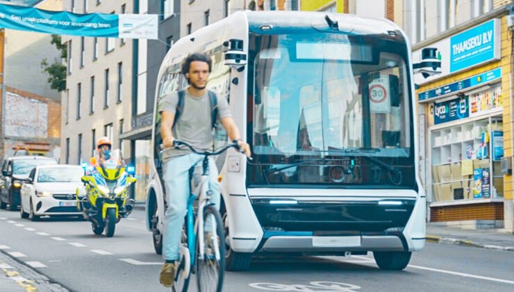 Belçika’da, De Lijn toplu taşıma şirketinin işlettiği sürücüsüz otobüsler hizmete girdi.