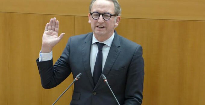 Brüksel hükümetinin yeni başbakanı Dilliès’in, Flamanca konuşamaması eleştirilere neden oluyor