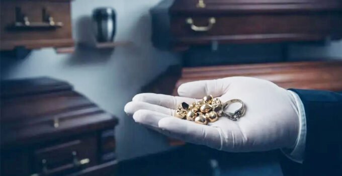 Almanya’da cenaze skandalı: Cenaze görevlisi yıllarca ölülerin altın dişlerini çalmış