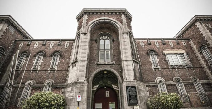 Belçika’da arama sırasında üzerindeki uyuşturucuyu yutan mahkum hayatını kaybetti