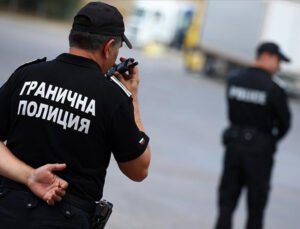 Bulgaristan’da Türk TIR’ının deposundan yakıt çalmaya çalışan 3 genç yakalandı