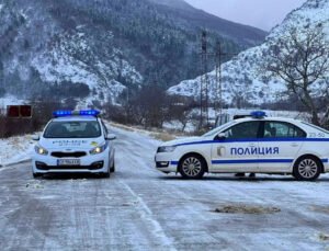 Bulgaristan’da öldürülen üç kişinin cinayet şüphelileri bir karavanda ölü bulundu.