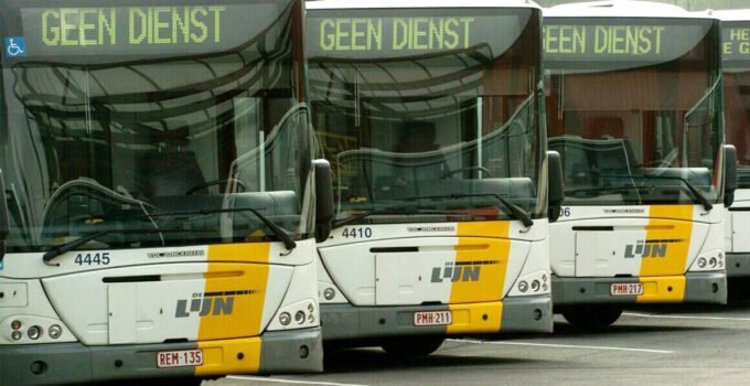 Belçika Flaman toplu taşıma şirketi De Lijn sendikaları, fon kesintilerine tepki olarak grev kararı aldı.