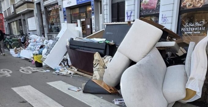 Brüksel’de üç ton yasa dışı çöp temizlendi, sorumlular tespit edildi