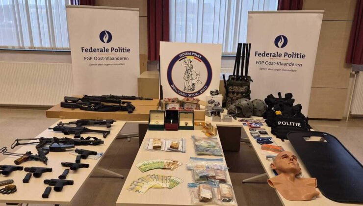 Belçika Temse’de polis kılığına girerek bir depodan uyuşturucu çalan çete üyeleri yakalandı