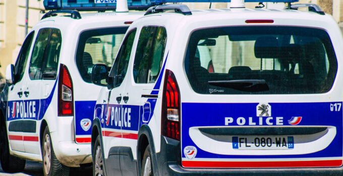 Fransa polisi bir apartman dairesinde valiz içinde bulunan cesetle ilgili soruşturması başlattı.