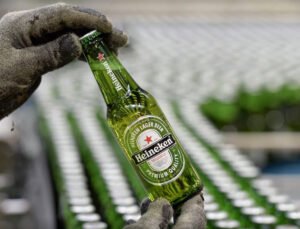 Belçika’da, Hollandalı bira üreticisi Heineken önümüzdeki 2 yıl içinde yaklaşık 6 bin kişiyi işten çıkaracak