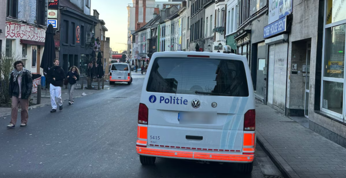 Gent Overpoortstraat’ta bir kafeye giren hırsız yakayı ele verdi
