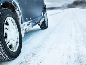 Belçika’da kar yağışı nedeniyle otoyollarda aksamalar yaşandı : KMI kayganlaşan yollar için sarı kod yayınladı