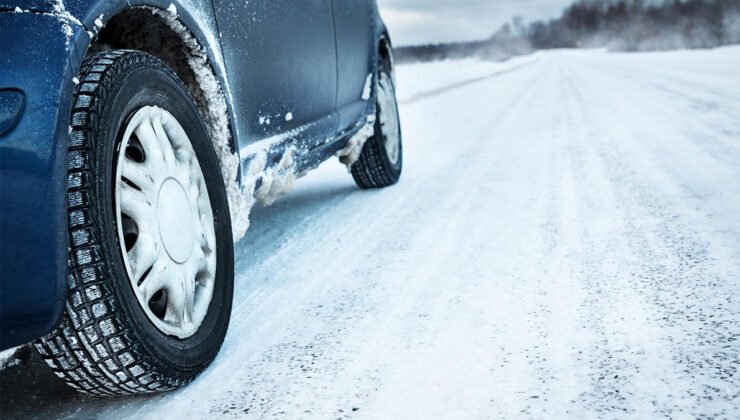 Belçika’da kar yağışı nedeniyle otoyollarda aksamalar yaşandı : KMI kayganlaşan yollar için sarı kod yayınladı