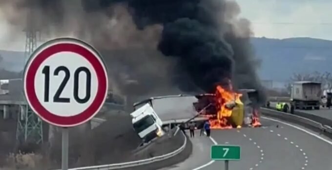 Bulgaristan’da yaşanan kazada Türk TIR şoförü hayatını kaybetti