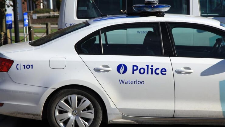 Belçika’da çalıntı bir araçla kaçırılan gençler gasp edildi