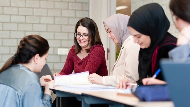 Belçika’da sosyal uyum kursları daha da zorlaşıyor: Yüzde 50 başarı oranı yüzde 70 ‘e çıkarılıyor