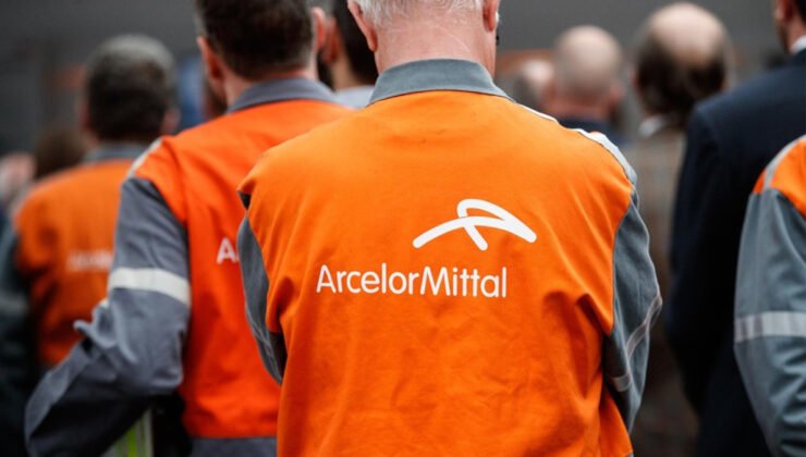 Belçika Gent ArcelorMittal fabrikasında dün gece konveyör bandına kolu sıkışan işçi ağır yaralandı