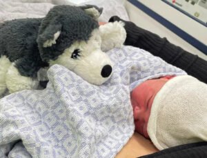 Belçika’nın Gent şehrinde bir kadın, yol kenarında aracının içinde doğum yaptı