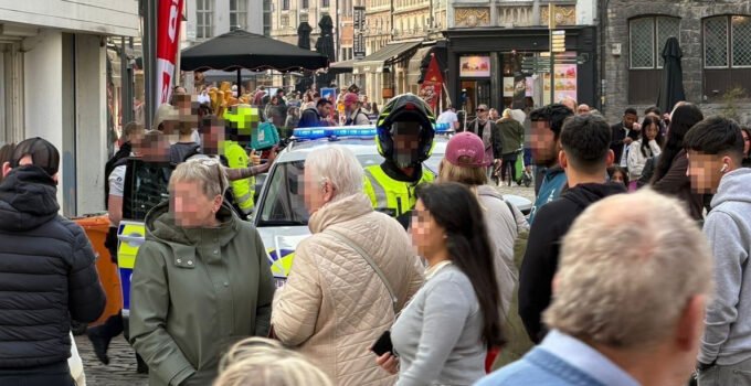 Gent şehir merkezinde çıkan kavgada kanlar içinde kalan kişi hastaneye kaldırıldı