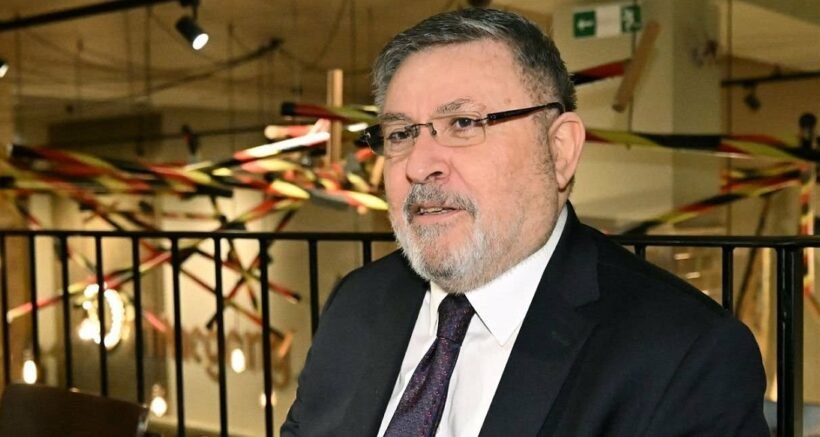 Brüksel'de, AK Parti AB Temsilcisi Ruhi Açıkgöz, basın mensuplarına iftar verdi