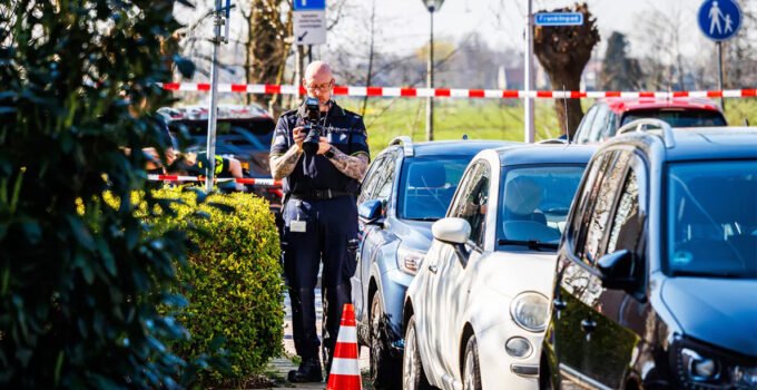 Hollanda’da İran rejimine karşı açıklamalarda bulunan İran asıllı polis memuru vuruldu