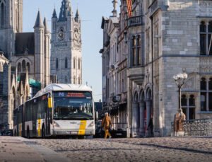 Gent şehrinde bu sabah De Lijn otobüsünde çıkan kavgada yaralanan kişi hastaneye kaldırıldı