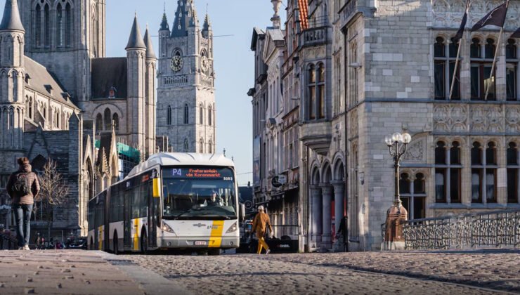 Gent şehrinde bu sabah De Lijn otobüsünde çıkan kavgada yaralanan kişi hastaneye kaldırıldı