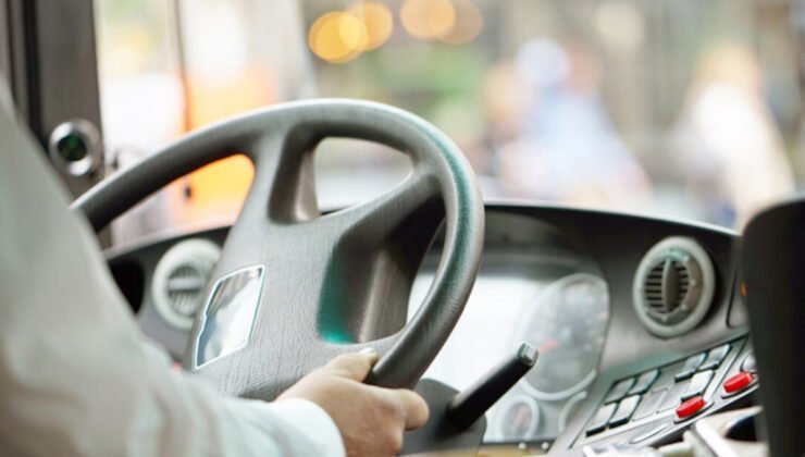 Almanya’da 15 yaşında bir genç, kız arkadaşını okula götürmek için otobüs çaldı