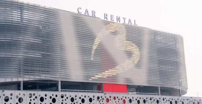 Brüksel Havalimanı’nda sekiz katlı yeni otopark hizmete açıldı