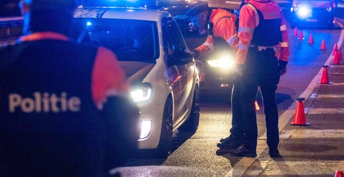 Belçika’nın Gent şehrinde, FIPA adı verilen kapsamlı denetimlerde 90 polis memuru görev yaptı.