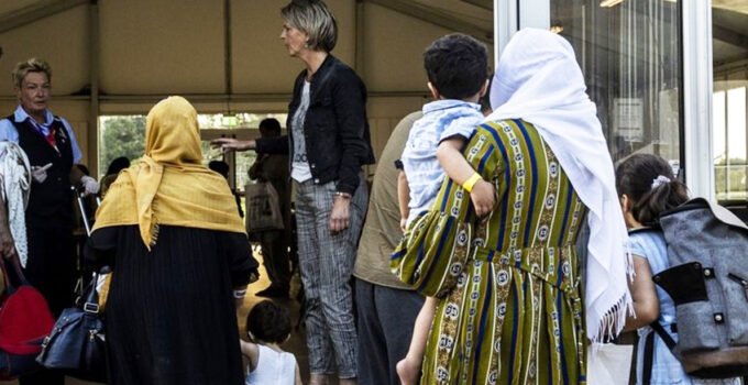 Hollanda’da sığınmacı çocukların gözaltına alınması büyük tepkiye neden oldu