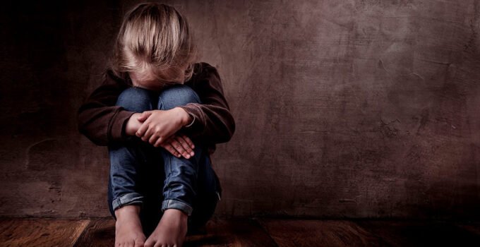 Belçika’nın Gent şehrinde bir adam, kızına yıllarca tecavüz etmekten 15 yıl hapis cezasına çarptırıldı