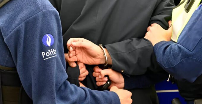 Belçika Gent polisi dün gece Zwijnaarde’de düzenlenen yasa dışı bir rave partiye müdahele etti