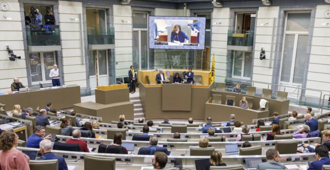 Hollandalı 12 yaşındaki çocuk, Flaman Parlamentosu’na terör saldırısı planlamaktan mahkum edildi.