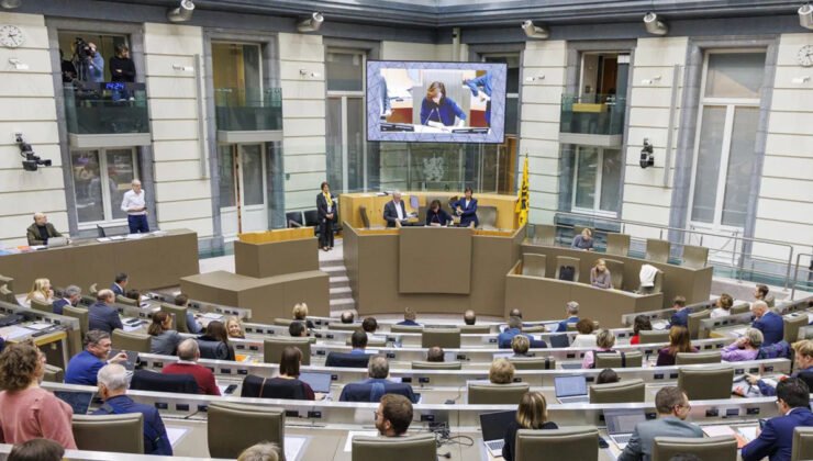 Hollandalı 12 yaşındaki çocuk, Flaman Parlamentosu’na terör saldırısı planlamaktan mahkum edildi.