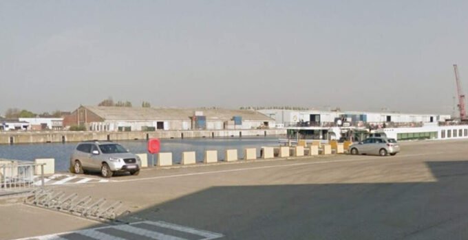 Gent limanında bir adam aracının su kanalına düşmesi sonucu hayatını kaybetti