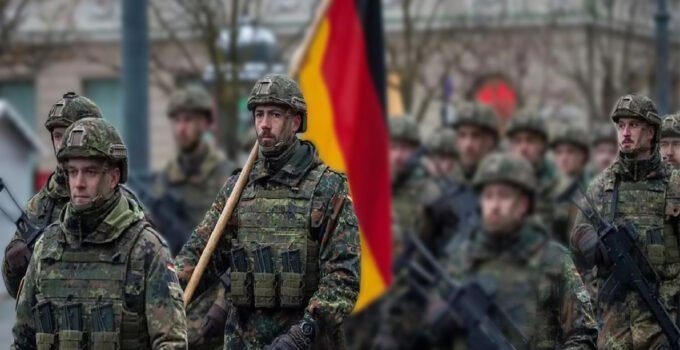 Almanya yeni askerlik yasasındaki yurt dışı çıkış izni konusunda geri adım attı