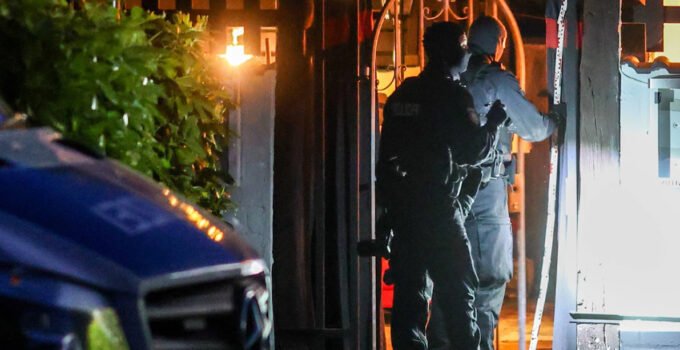 Almanya’da Hells Angels motosiklet çetesi üyelerinin evlerine özel ekipler baskın düzenledi