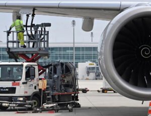 Avrupa’daki uçak yakıtı krizi, bilet fiyatlarının artmasına neden oldu