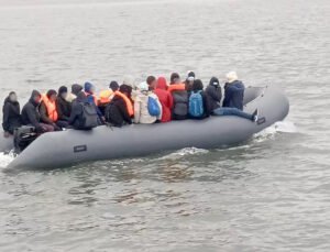 Belçika’da 200 göçmen taşıyan beş tekne Fransa karasularına yönlendirildi
