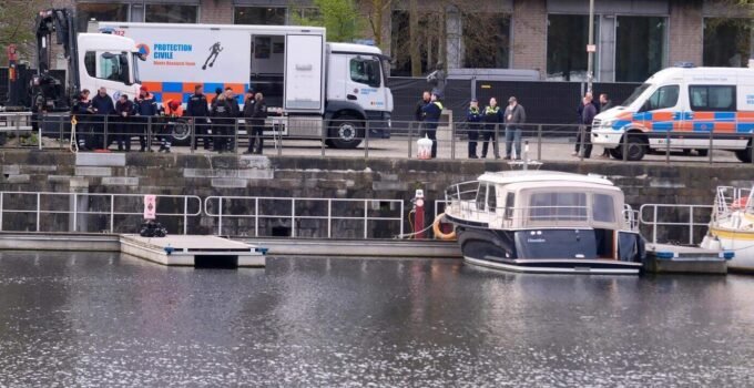Belçika’da 25 yıldır kayıp adamın arabası itfaiye ekiplerinin dalış tatbikatı sırasında tesadüfen bulundu