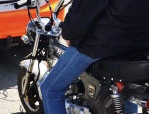 Gent polisi, hız sınırı artırılmış scooter kullanan üç genci gözaltına aldı.