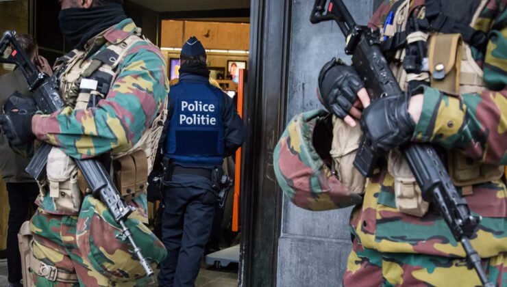 Brüksel istasyonlarında bugünden itibaren asker ve polisler birlikte devriye gezecek