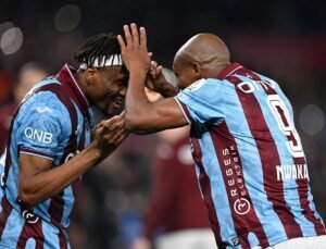 Trabzonspor evinde Galatasaray’ı devirdi : Zirve karıştı