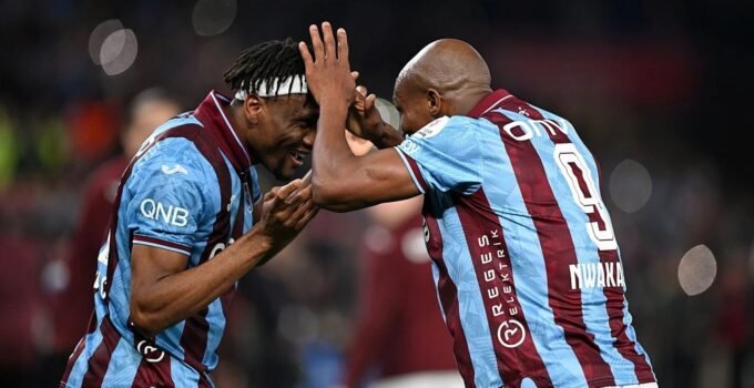 Trabzonspor evinde Galatasaray’ı devirdi : Zirve karıştı